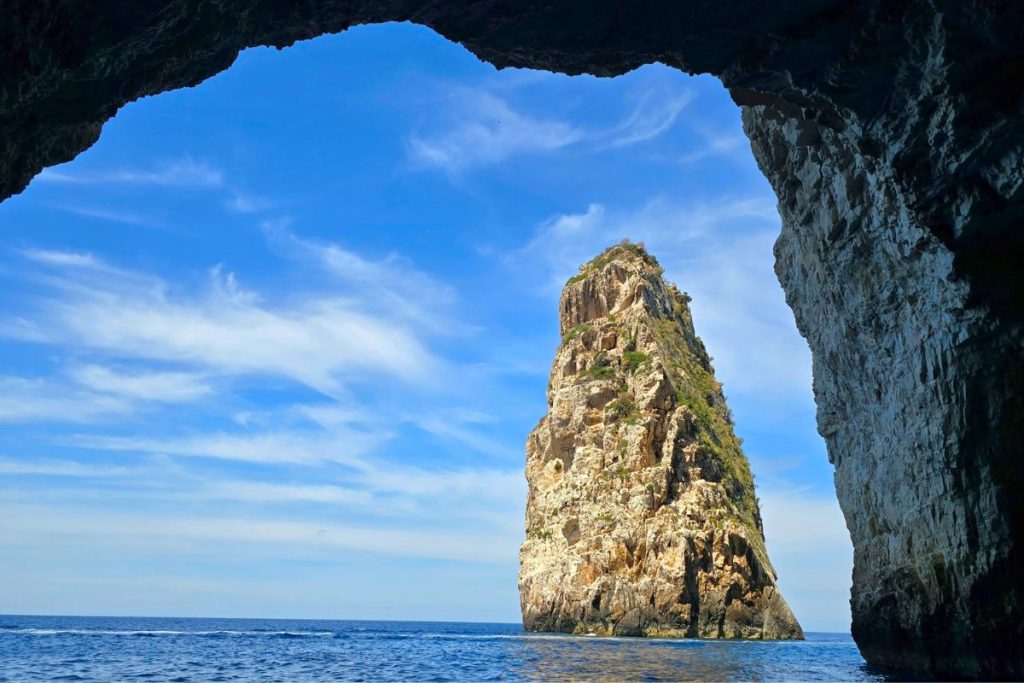 Papanikolis Cave
